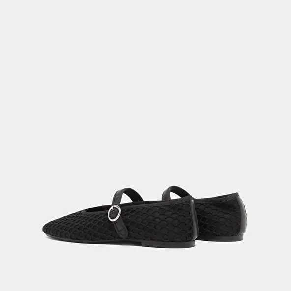 Ballet flats with strap in black mesh