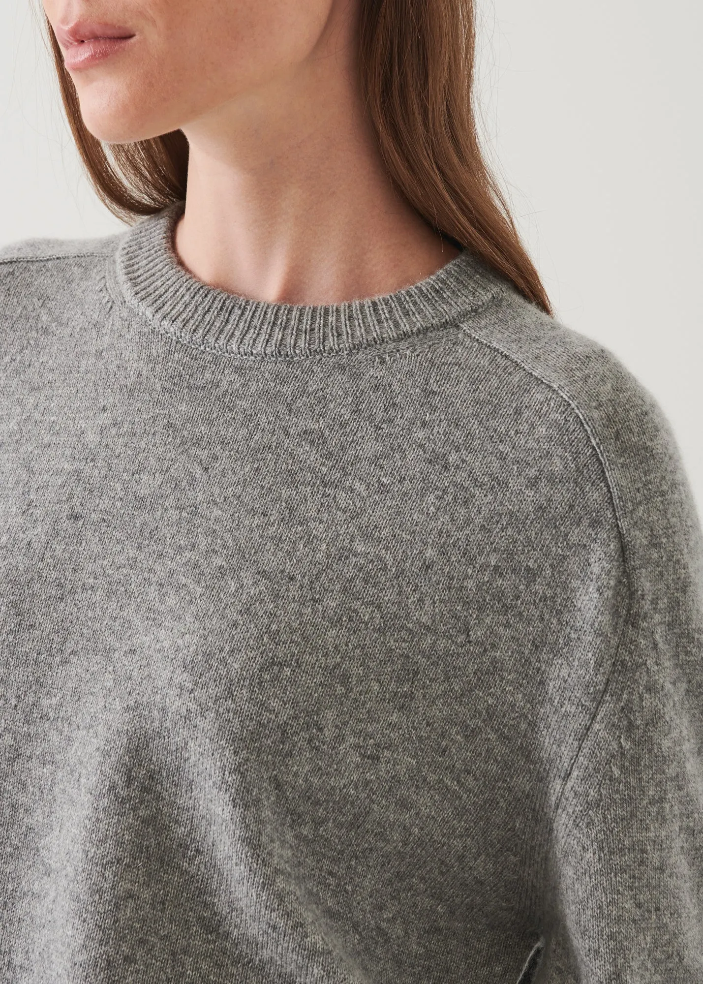 CASHMERE RAGLAN CREWNECK