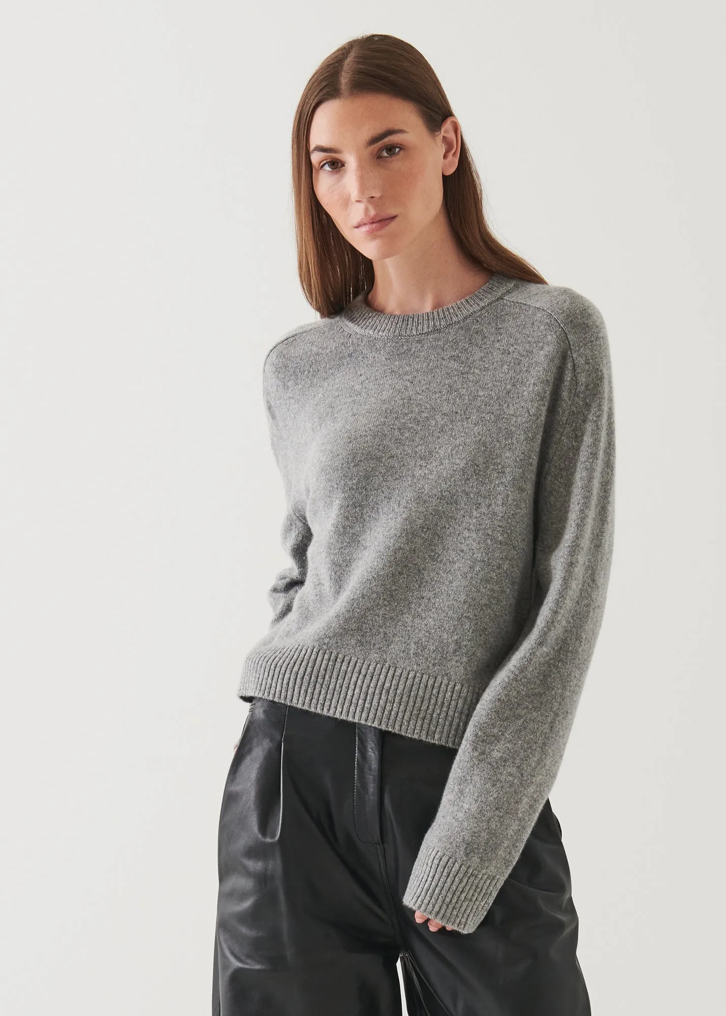 CASHMERE RAGLAN CREWNECK