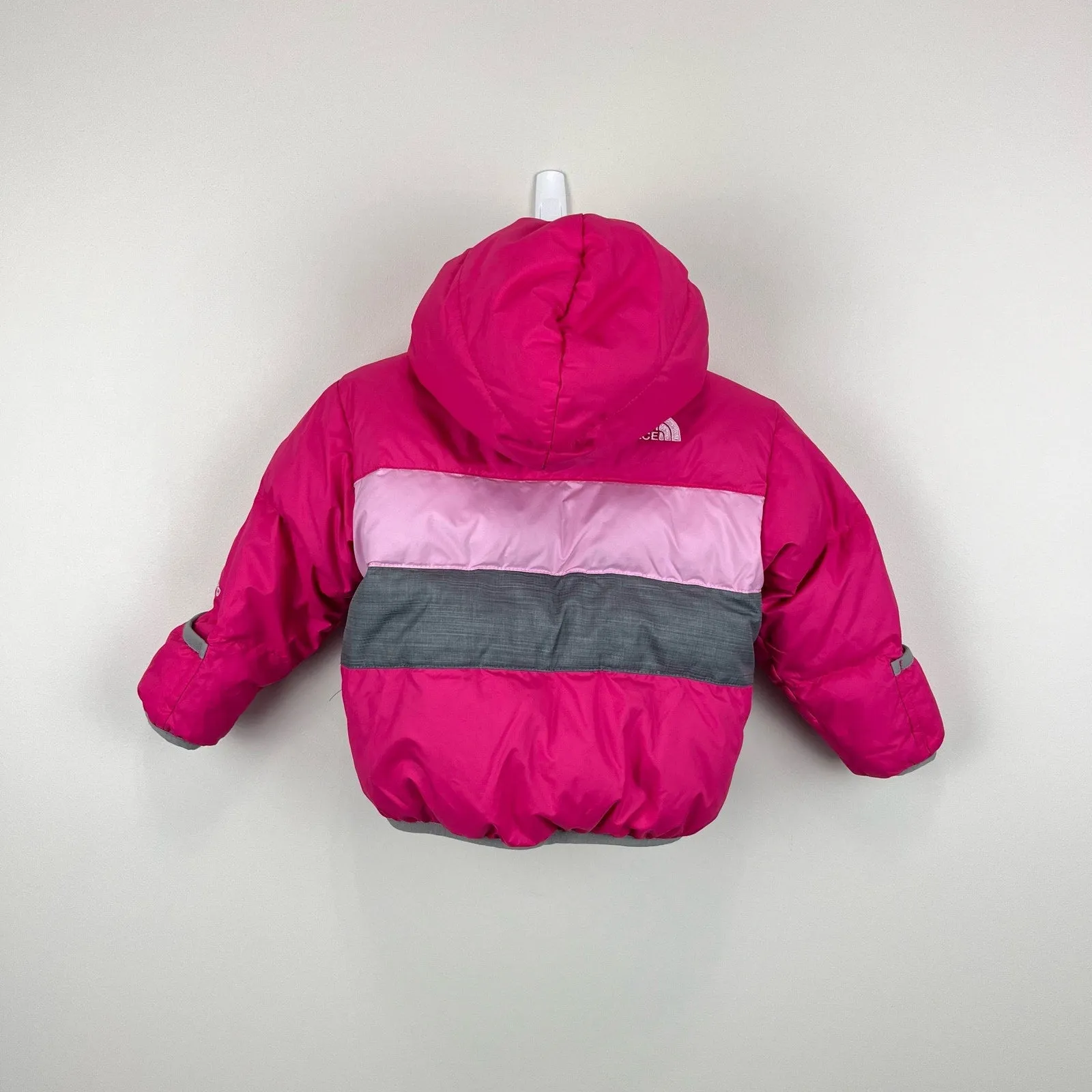 The North Face Girls Moondoggy 2.0 Hooded Puffer jacket 6-12 Months